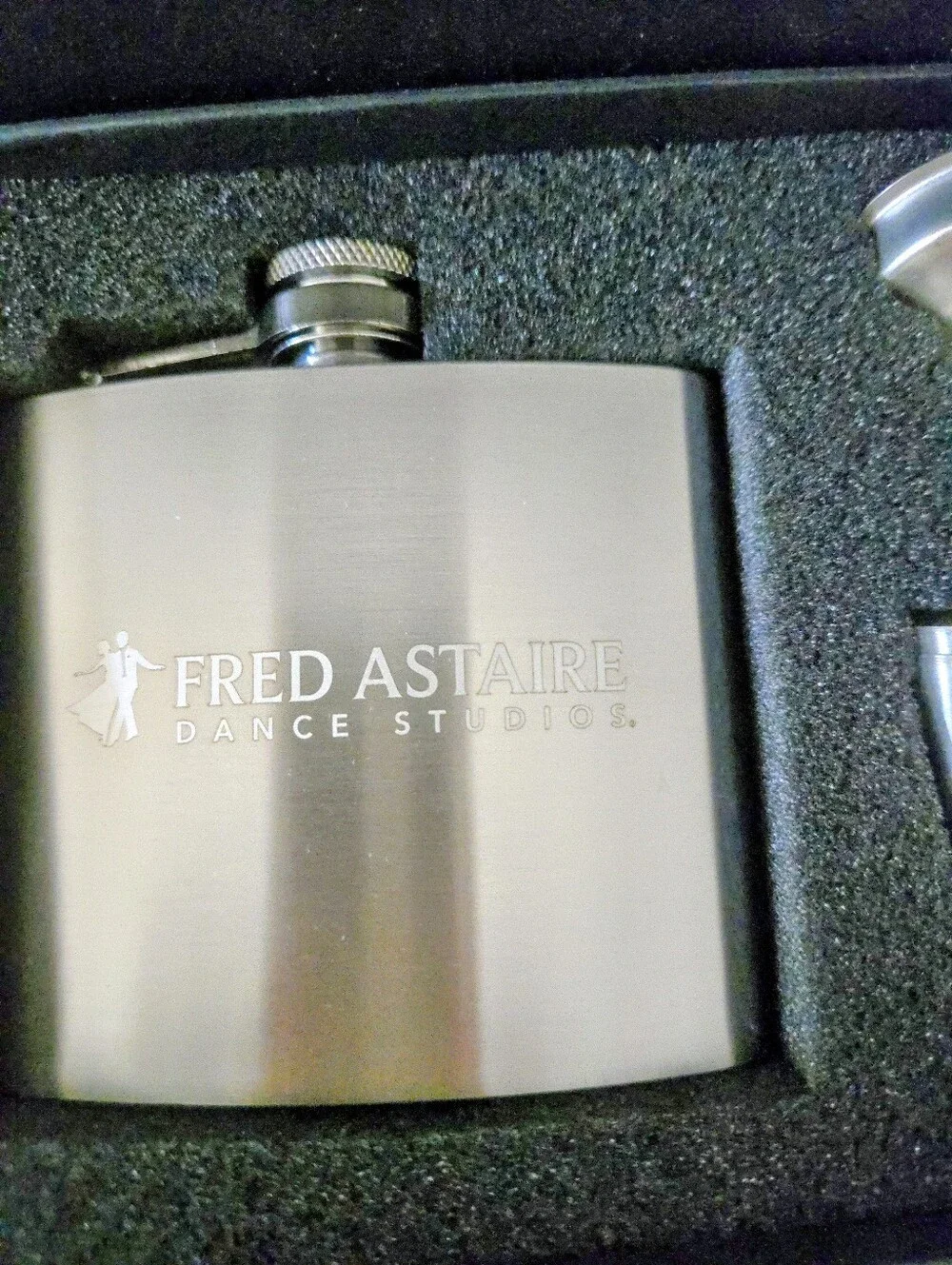 NWOT Fred Astaire Stainless Steel Hip Flask Gift Set